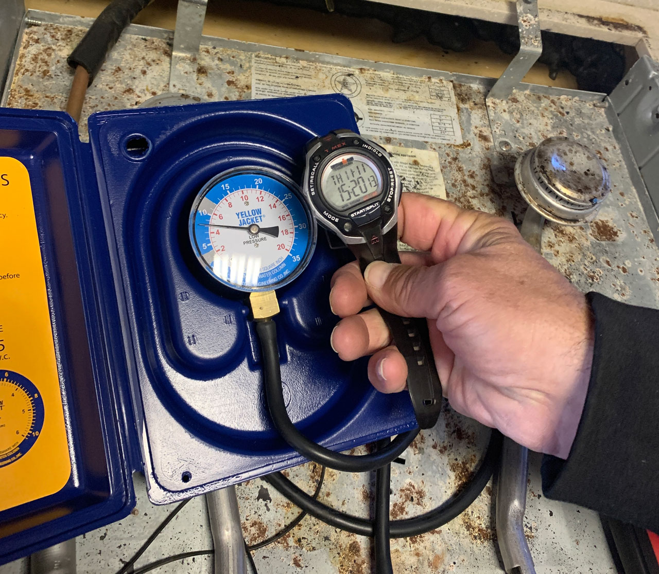 Tools-Text RV Inspector using Gas Leak Detector